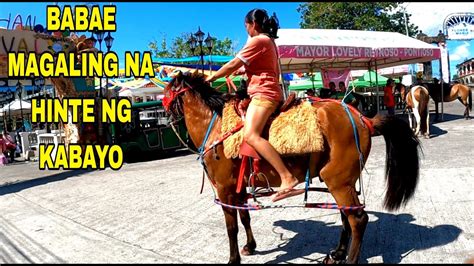 Pang retro na Plakang Lata: Babaeng Nagmamaneho ng Kabayo .